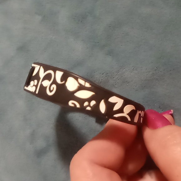 Fitbit flex with French bull floral wrist band. Fitness tracker - Picture 2 of 8